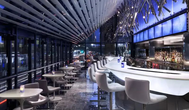 Grand-Hyatt-New-York-Bar-at-night