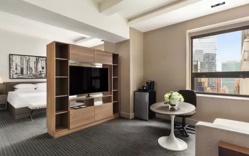 Grand-Hyatt-New-York-Corner-Suite