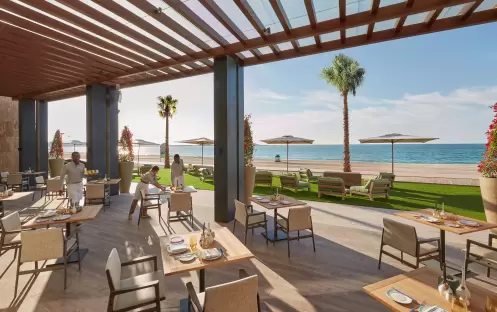 The-Bay-Restaurant,-Terrace---Mandarin-Oriental-Juemira,-Dubai