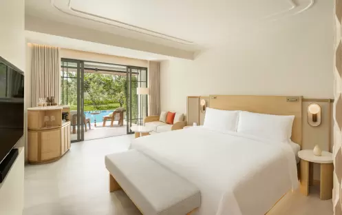 Deluxe Pool Access Room