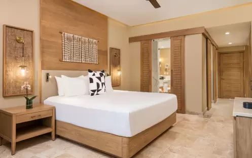 Tropical View Junior Suite Swim Up King