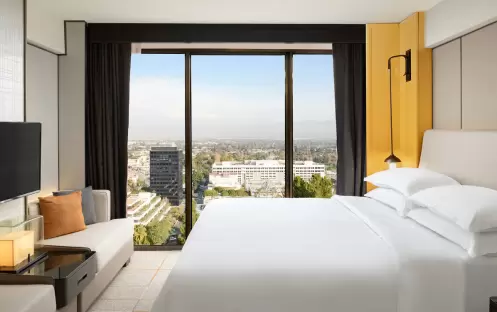 Sheraton-Universal-Traditional-Guest-Room-King Sheraton-Universal-Traditional-Guest-Room-King