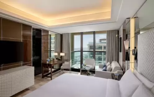 Hilton-Dubai-Palm-Jumeirah-Royal-Suite-Master-Bedroom