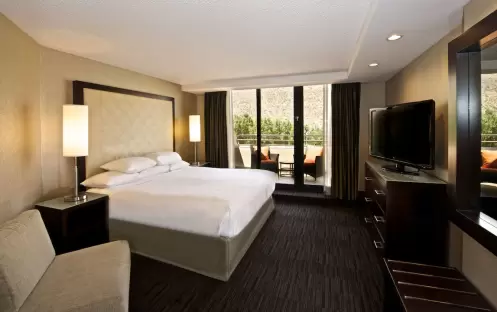 1 King Bed Mountain View Suite 1 King Bed Mountain View Suite