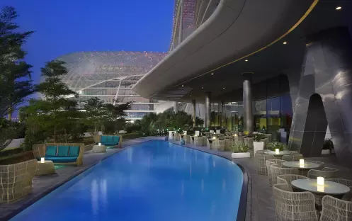 W ABU DHABI - AMICI 1