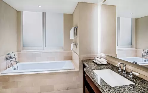 Intercontinental Boston - Water View Room Bathroom Intercontinental Boston - Water View Room Bathroom