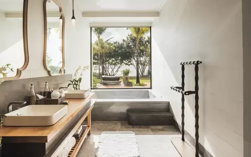 Beachfront Pool Villa Bathroom