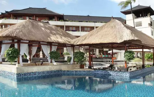 Nusa Dua Beach Hotel & Spa - Pool Bar