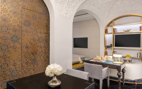 Crescent Suite With 1 Double Bed Living 2