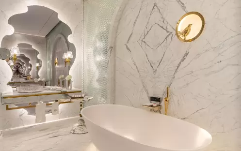 Crescent Signature Suite With 1 Double Bed Bathroom