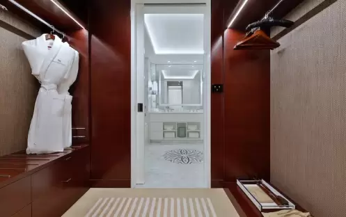 Deluxe One-Bedroom Corner Suite Double Walk in Wardrobe Deluxe One-Bedroom Corner Suite Double Walk in Wardrobe