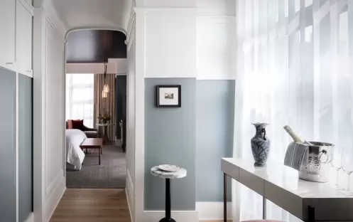 Grand Room, 1 King Bed, Non Smoking, Corner Double