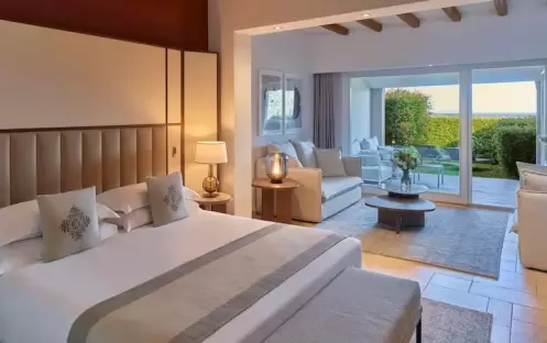 Junior Suite with Garden & Jacuzzi Junior Suite with Garden & Jacuzzi