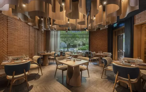 NAVA Restaurant, Dining