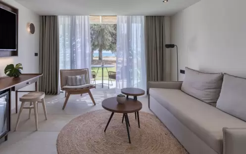 Sapphire Lush Three Bedroom Suite, Living