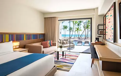 Ocean Front Junior Suite Swim Up King, Overview