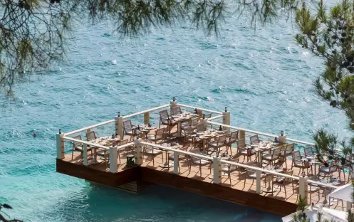 D-Breeze, Dining D-Breeze, Dining