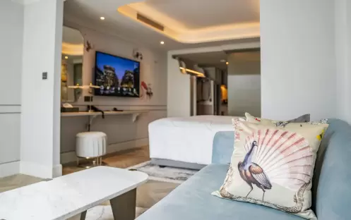 Club One Bedroom Riverview, Sofa Details