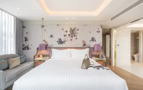 Presidential Suite, Bed