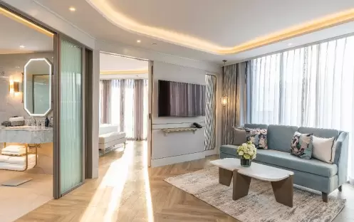 Club One Bedroom Riverview Suite, Overview