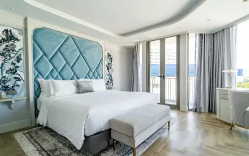 Club Grand Deluxe Balcony, Bed