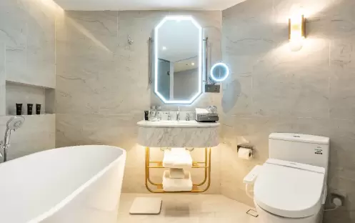 Club One Bedroom Riverview Suite, Bathroom