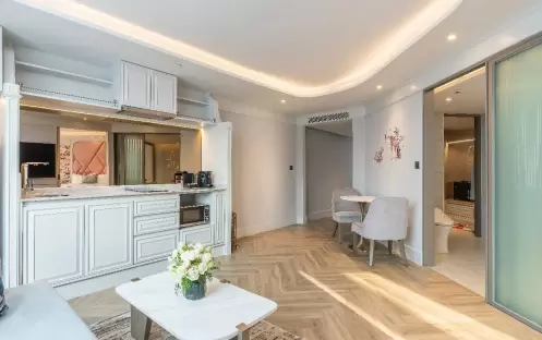 Club One Bedroom Riverview Suite, Living Area