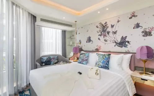 Riverfront Balcony Suite, Bedroom