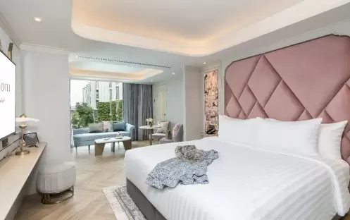 One Bedroom Riverview, Bed