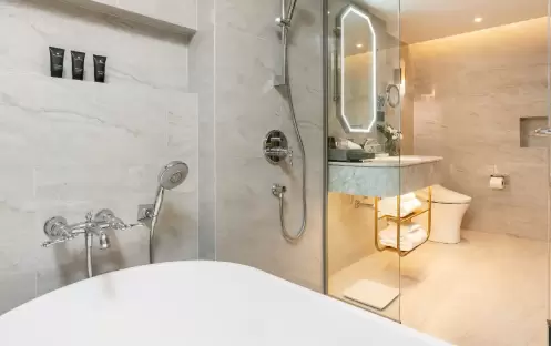 One Bedroom Riverview, Bathroom