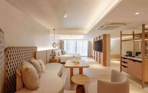 Deluxe-Suite-with-Bathtub-and-Terrace1