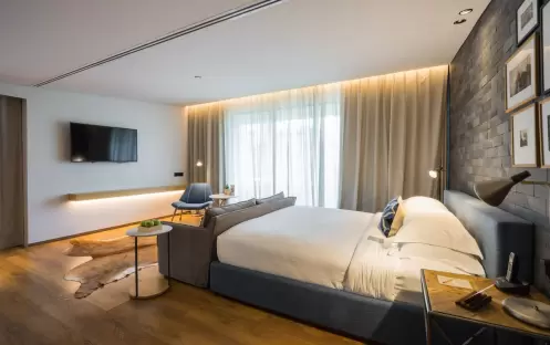 Premier-Suite-with-Jaccuzzi-and-Terrace1