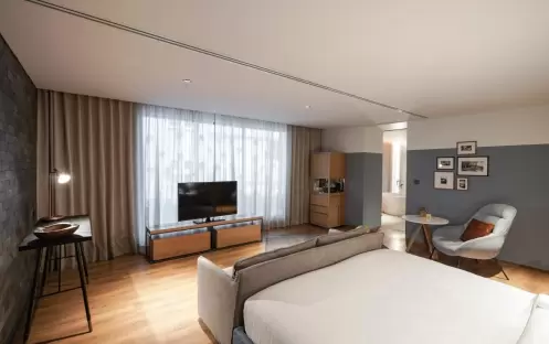 Superior-Suite-with-Bathtub1