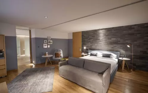 Superior-Suite-with-Bathtub