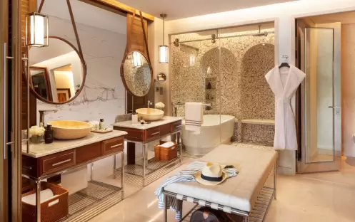 jan-room-detail-gallery-3___family-superior