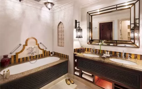 jaq-room-detail-gallery-2-junior-ocean-suite_001