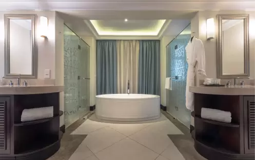 mrutb-deluxe-guestbathroom-6951-hor-clsc