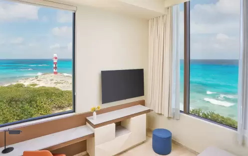 CANIF-P0579-Oceanfront-Lighthouse-Suite-View.16x9