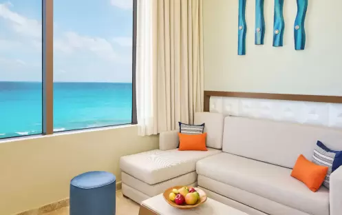 CANIF-P0584-Oceanfront-Lighthouse-Suite-Sofa-Bed.16x9