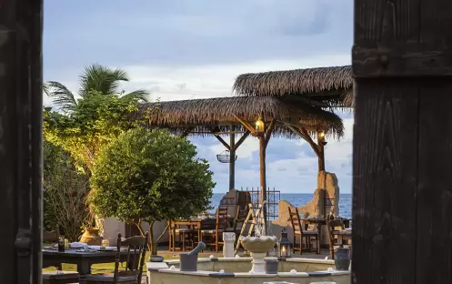 WA_MI_F&B_YasmeenRestaurant_Entrance_Fountain_3089_FINAL