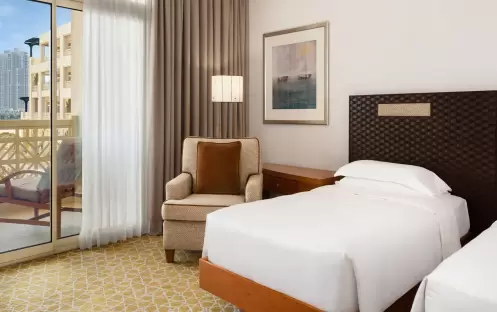 middle-east-holidays-qatar-grand-hyatt-doha-twin-beds-sea-view-bedroom-with-rocca-pool-view