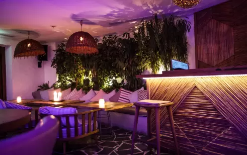 europe-holidays-greece-costa-navarino-the-romanos-a-luxury-collection-resort-costa-navarino-branco-tiki-bar