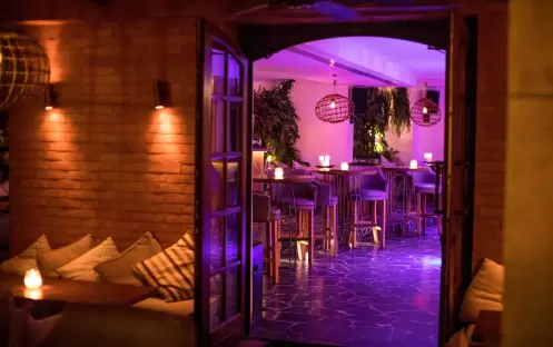 europe-holidays-greece-costa-navarino-the-romanos-a-luxury-collection-resort-costa-navarino-branco-tiki-bar