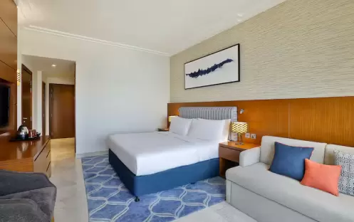 middle-east-holidays-ras-al-khaimah-doubletree-by-hilton-resort-spa-marjan-island-hotel-guest-room